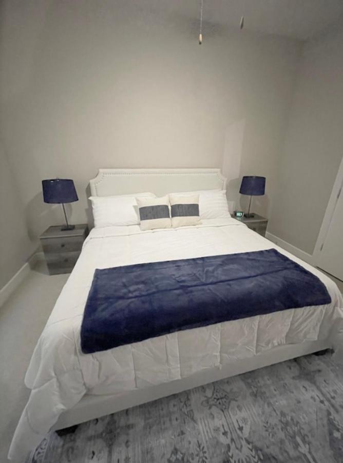 Luxury Corporate Apartment Rental ヒューストン エクステリア 写真
